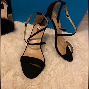 Beautiful Thalia Sodi heels